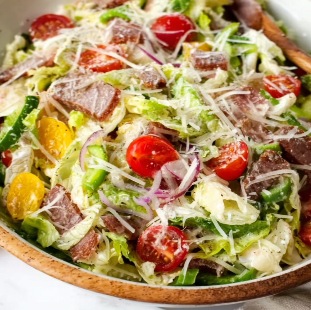 Low Carb Italian Grinder Salad: Fresh, Flavorful &amp; Guilt-Free!